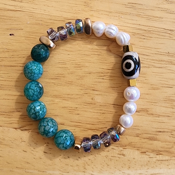 Chic Turquoise and Black Beaded Bracelet - Picture 2 of 5